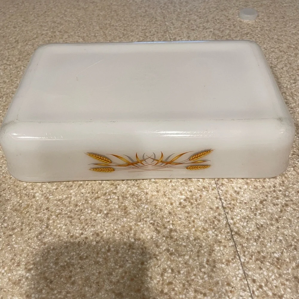 Vintage FireKing 1 1/2 quart vintage excellent condition